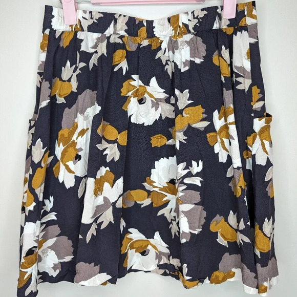 Old Navy Flowy Mini Skirt Navy Blue  Tan White Floral with Pockets Women XS - Picture 7 of 8